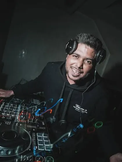 A fisheye view of me at the controls, ready to drop the next banger.
