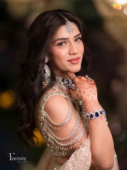 A stunning close up of Mahima for her reception. The makeup features a soft smokey eye and a glossy pink lip, perfectly accentuating her features and her dazzling diamond jewelry.