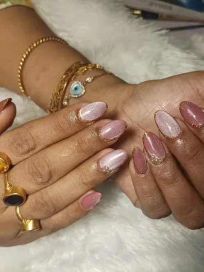Another view of the elegant pink cat-eye and gold glitter set, showcasing the beautiful details.