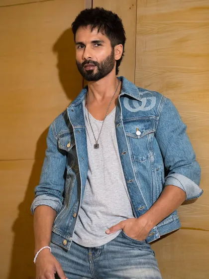 All blue, no blues. A classic denim-on-denim look for Shahid Kapoor, featuring a cool Gucci jacket. A timeless street style statement.