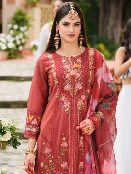 Why limit yourself to one piece? Rent different jewelry for every occasion, like this beautiful maang tikka, and keep your style fresh and exciting.