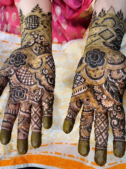 A detailed design with a mix of floral and geometric patterns. A great choice for any celebration.