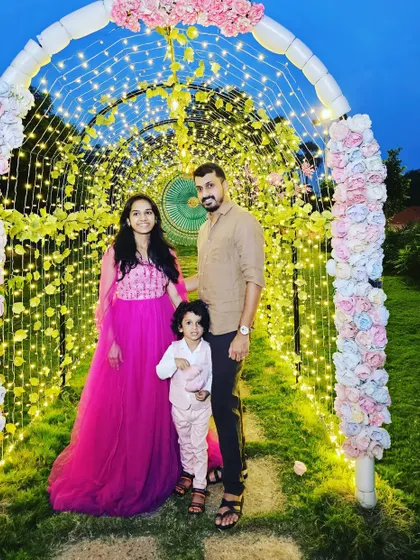 A lovely family photo featuring the fuchsia pink gown. It’s a great option for family shoots, birthdays, or anniversary celebrations.