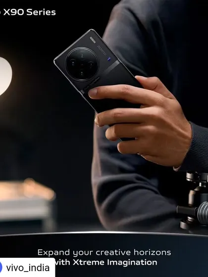Another shot from the Vivo X90 Series campaign. The focus here is on the product, so the styling is minimal and clean. The dark, simple clothing ensures that the phone remains the hero of the image.