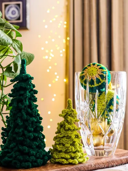 More Christmas vignettes, because I just can't get enough of this festive colour.