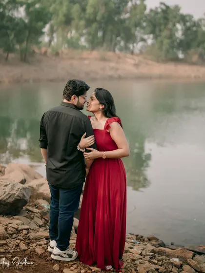 An intimate moment by the water's edge for Nutan and Shubham.