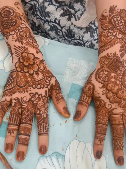 A beautiful non bridal design with a mix of floral and geometric patterns. The intricate details make this a stunning choice.