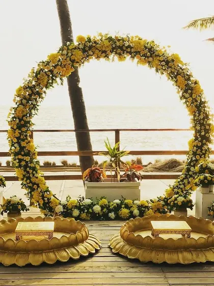 A beautiful Haldi ceremony setup right by the sea. I created this stunning floral ring arch and traditional 'urli' seating to blend perfectly with the natural beauty of the location, making for a truly memorable event.