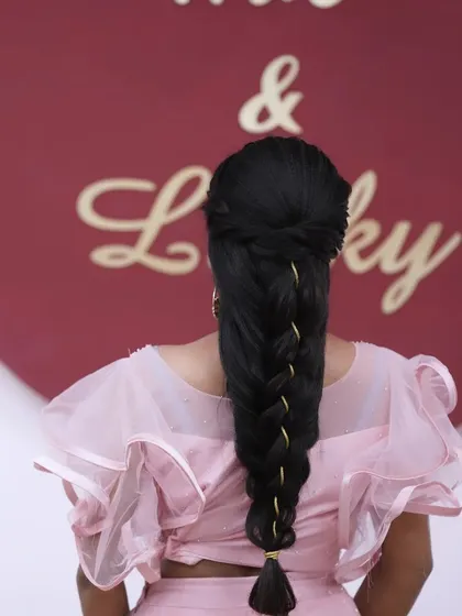 Another shot of the beautiful and simple braid, perfect for a daytime event.
