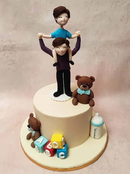 We capture a heartwarming moment with this Father's Day cake. A touching topper shows a father with his son on his shoulders, surrounded by toys and baby blocks, creating a sweet and sentimental tribute to fatherhood.
