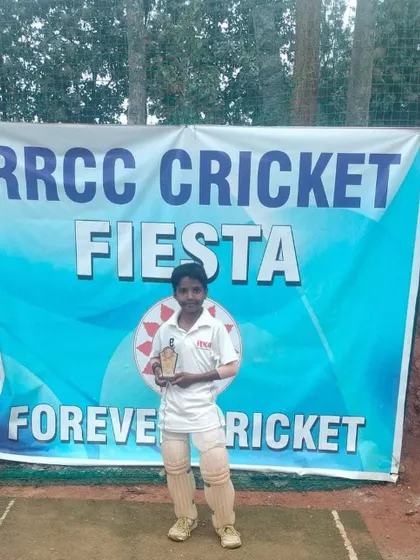 Sourav receives an award for his fighting unbeaten 70, showcasing his class and determination in a tough match.