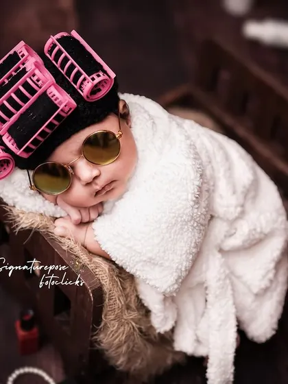 This little lady is all business, even on her spa day. The tiny sunglasses add a touch of cool to this fun and creative setup.