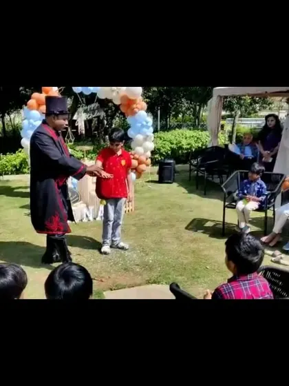 A close-up moment during an outdoor family gathering. Even in a casual garden setting, I can engage the audience with interactive magic, making everyone part of the show.