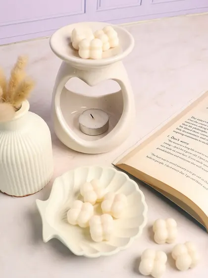 Bubble melts, anyone? We saw how much you love our bubble candles, so we made them in wax melt form too.
