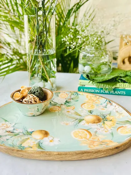 This chip and dip platter from the Lisbon Lemon collection combines printed enamel with a warm mango wood base. It is a stylish and practical piece for serving snacks at any dinner party.