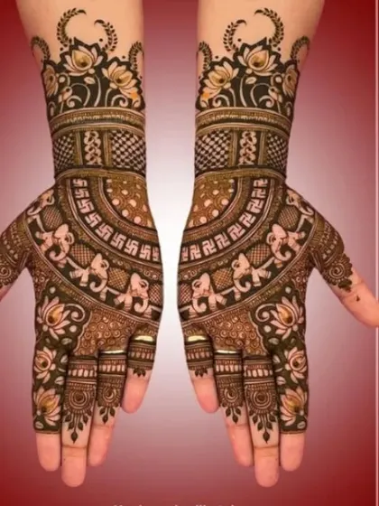 This design features lotus flowers and elephants in a circular pattern, creating a beautiful and auspicious mandala on the back of the hands.