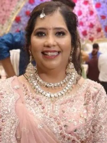 A close-up of the sister of the groom, showing her happy smile and the natural-looking makeup.