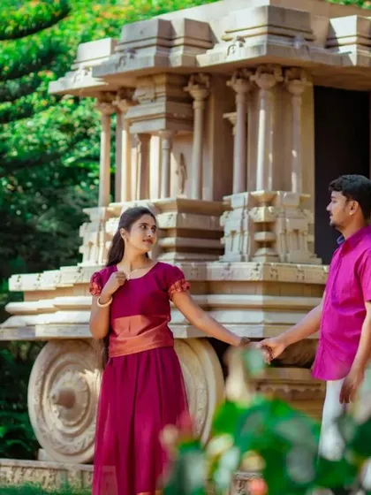A couple holds hands in front of the stone chariot at Hampi, a UNESCO World Heritage Site. A perfect shot for a destination pre-wedding shoot that celebrates history.