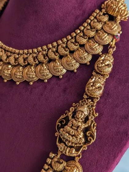 This close-up shows the intricate detail of the Lakshmi pendant on the haara, a centerpiece that brings blessings and beauty to your bridal ensemble.