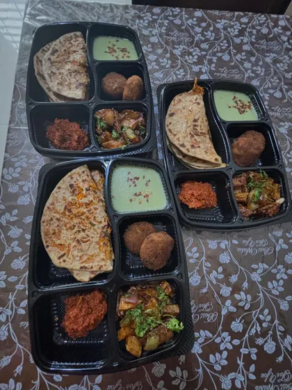 A winter special meal box with Mooli Gajar ka Paratha (radish and carrot flatbread), spicy ginger chutney, and honey chili potato. I love creating seasonal menus for my clients.