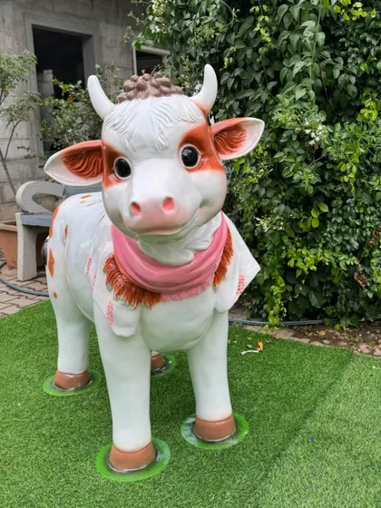Our cute cow prop, complete with a pink bandana, is a favorite for barnyard birthday parties and events.