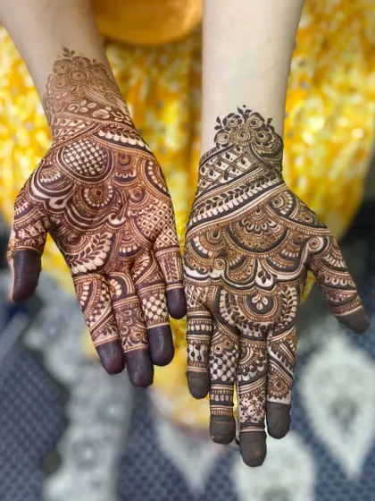 SABR. Sometimes the process is hard, but Allah’s plan is best. This design shows two different but complementary patterns, a reminder that beauty comes in many forms.