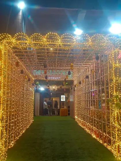 I love creating a grand entrance for your guests. This lit-up tunnel at Emerald Door banquet in Sanpada makes for amazing photos and sets the mood for the celebration right from the start. I have a limited offer for this hall at just 50k.