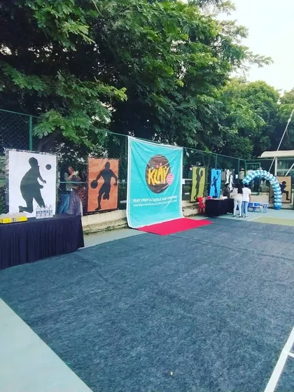 (Repeated Media) This sports day for Klay was held at the Tesco corporate campus. My team is adept at setting up professional event infrastructure in diverse locations.