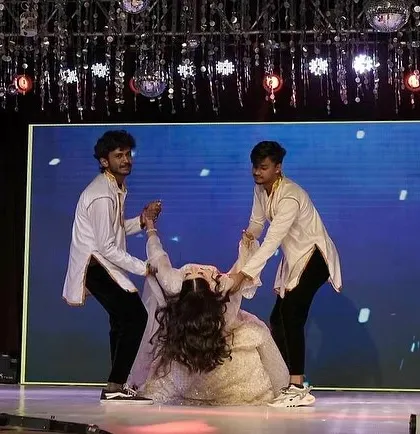 This dynamic dip shows how I incorporate athletic and impressive moves into a bridal solo, with the full support of professional backup dancers.