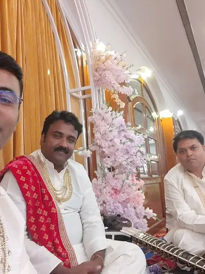A quick photo with my fellow artists before a wedding show at the Hotel Capitol in Bangalore. It's always a pleasure to collaborate with talented musicians to make an event special.