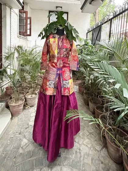 This version features a short kurta paired with a flowy skirt, a more traditional silhouette with the same modern fabric.