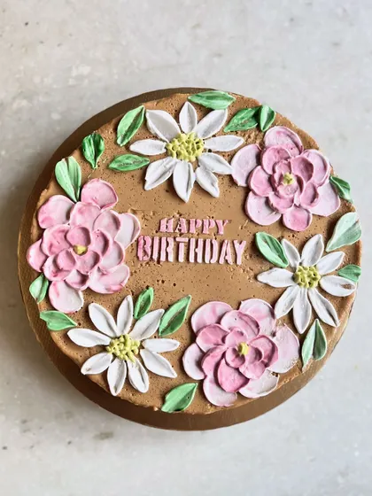 A floral painted baked yogurt cake in everyone’s favorite flavor: boozy coffee! I can paint flowers on my cheesecakes and yogurt cakes too, not just my frosted cakes.