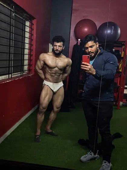 A mirror selfie with a client. Even when coaching, I stay in top shape to lead by example.