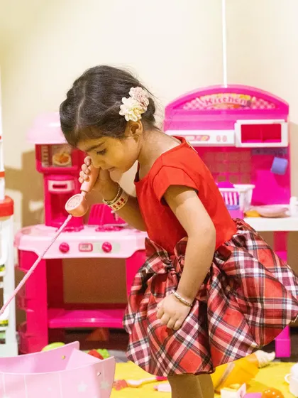 Another busy chef on the phone in her kitchen. The imaginative play possibilities are endless here.