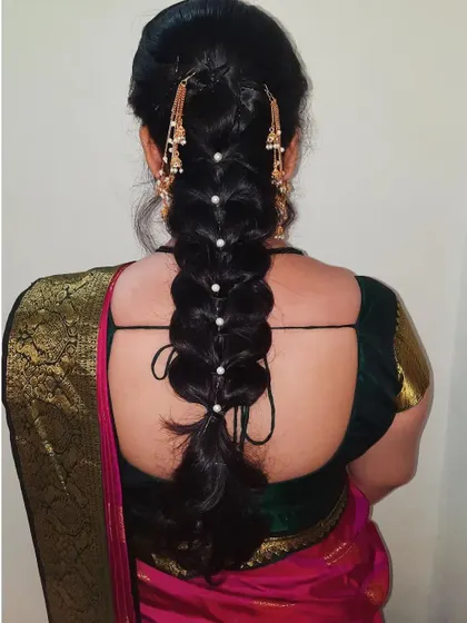 A back view of the pearl-adorned leaf braid. The simplicity of the pearls gives it a very elegant and chic finish.