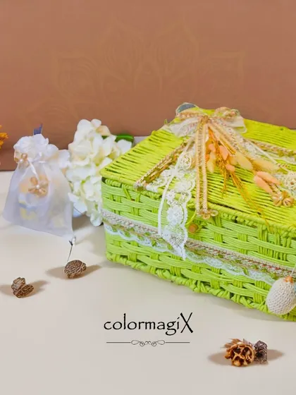 This lime green woven box is another beautiful example of our eco-friendly packaging. Adorned with lace and crochet tassels, it's a cheerful and stylish choice for Diwali.