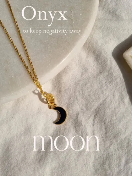 My Black Onyx Luna toggle charm is for all the women surrounded by negativity. This stone guards you, dispels envy, and helps you manifest your dreams.