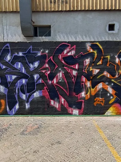 Another shot of the Dubai jam. The three of us, three different styles, one wall. That's the beauty of a collaboration.