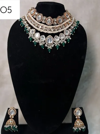 My layered bridal set B-05 has a traditional feel, with two rows of polki stones and a twisted pearl strand. This rental is perfect for a classic bridal look.