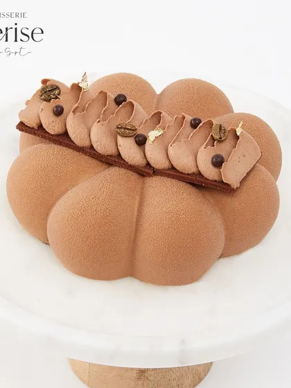My Mochaccino entremet offers a bittersweet ending. The balance of bold espresso and rich, creamy cocoa provides a surprising and sophisticated kick for coffee and chocolate lovers alike.