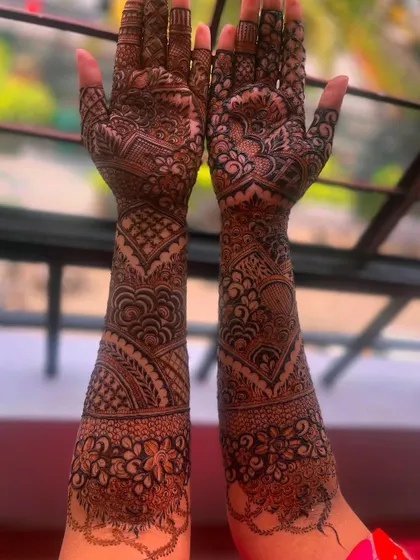 Another view of the same bridal henna, showing the beautiful symmetry and full coverage.