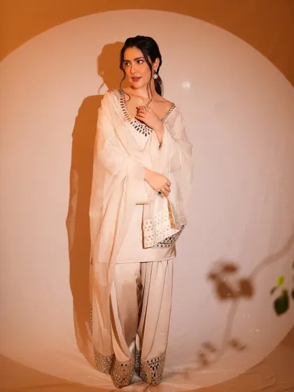 A graceful pose that captures the full essence of this traditional look. The makeup is designed to be versatile, looking just as good in motion as it does in stills.