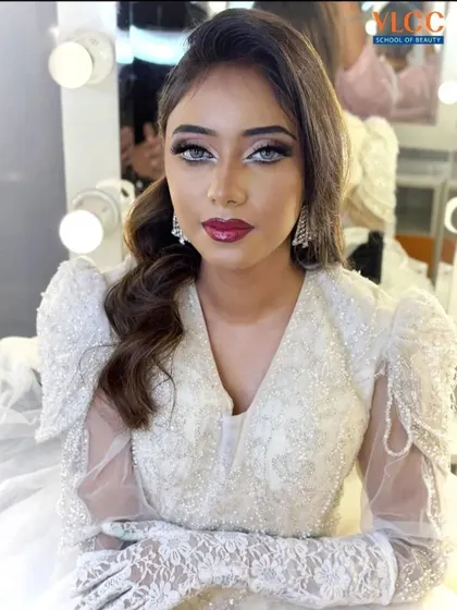 A final portrait of the MET Gala look, demonstrating the powerful and pretty aesthetic that can be achieved with professional makeup skills.