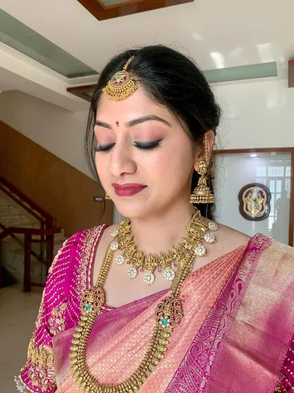 A subtle glow for this bride who requested a minimal look. I achieved this flawless base using only concealer and powder, without any foundation or color corrector.