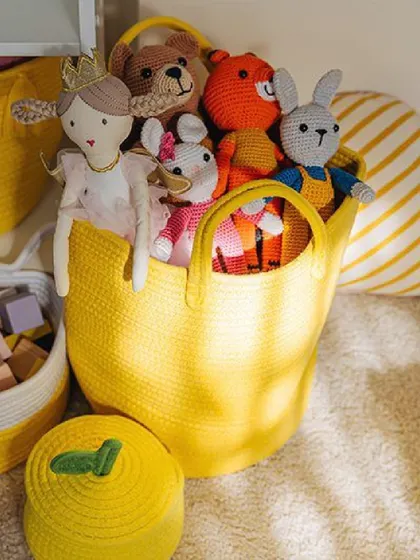 There are many quick and easy methods for decluttering your kids' rooms. This guide covers the fundamentals that will make organizing their space much easier.