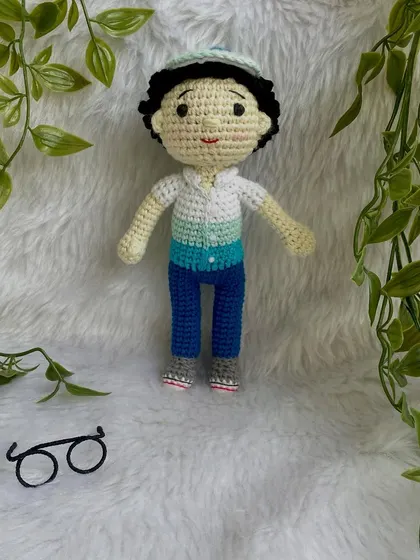 This handsome little boy replica doll features curly hair, a cap, and removable glasses. It’s so fun to create these little details that make each doll a true mini-me.