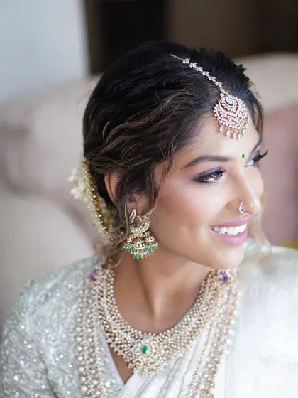 A bride’s smile is her most beautiful accessory. For Reshma's engagement, we focused on a soft glam look that highlighted her sparkling personality. Her radiant glow and joyful expression say it all.