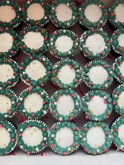 So many Christmas wreath cupcakes ready to go. I love how they look all together, like a big festive patch of holiday cheer.