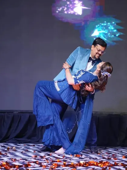 The classic dip, a timeless and romantic highlight in any couple's dance. We teach these key moments with care, ensuring you look graceful and feel secure throughout your performance.