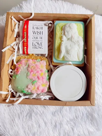 A Rakhi hamper for a sister or bhabhi with a purse soap and cameo soap.